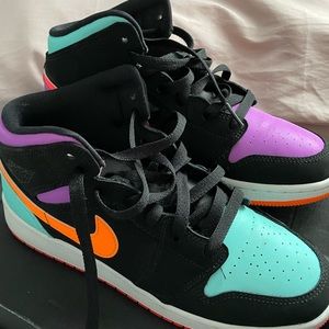 AIR JORDAN 1s NIKE BEEN WORE ONE TIME SIZE 6.5